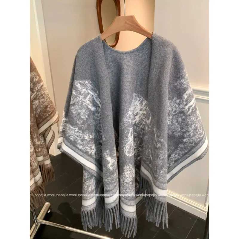 Luxury Light luxury and high-end shawl jacket for women in autumn and winter fashion ancient style warm scarf cloak outer outfit Y251114