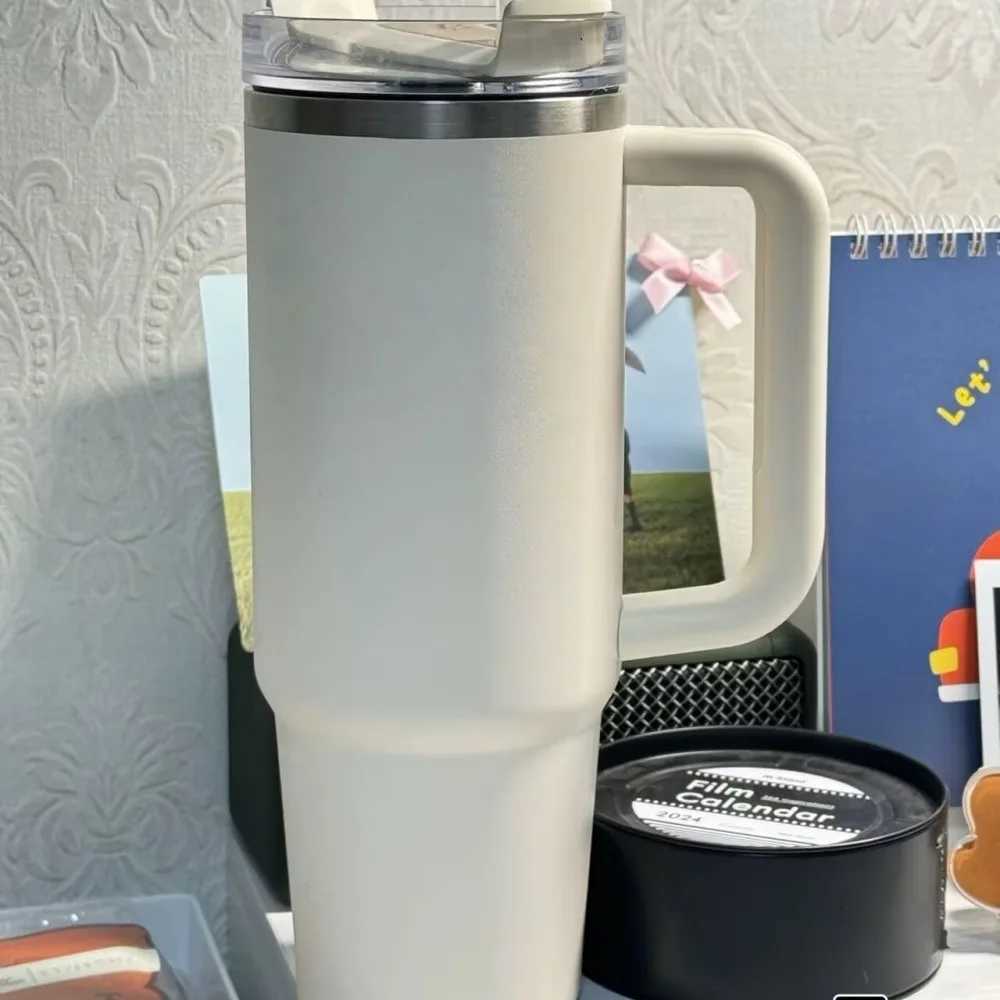 2025 New Handle Straw Lid Stainless Steel 40oz Vacuum Insulated Car Mug Double Wall Thermal Iced Travel Cup coffee mug C251114