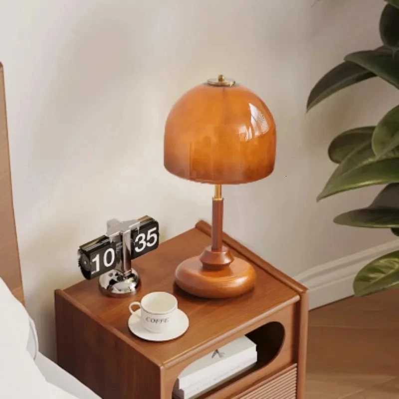 Modern Popular Antique Style Glass Desk Lamp Light Luxury High End Feeling Bedside Living Room Retro Desk Lamp M251114