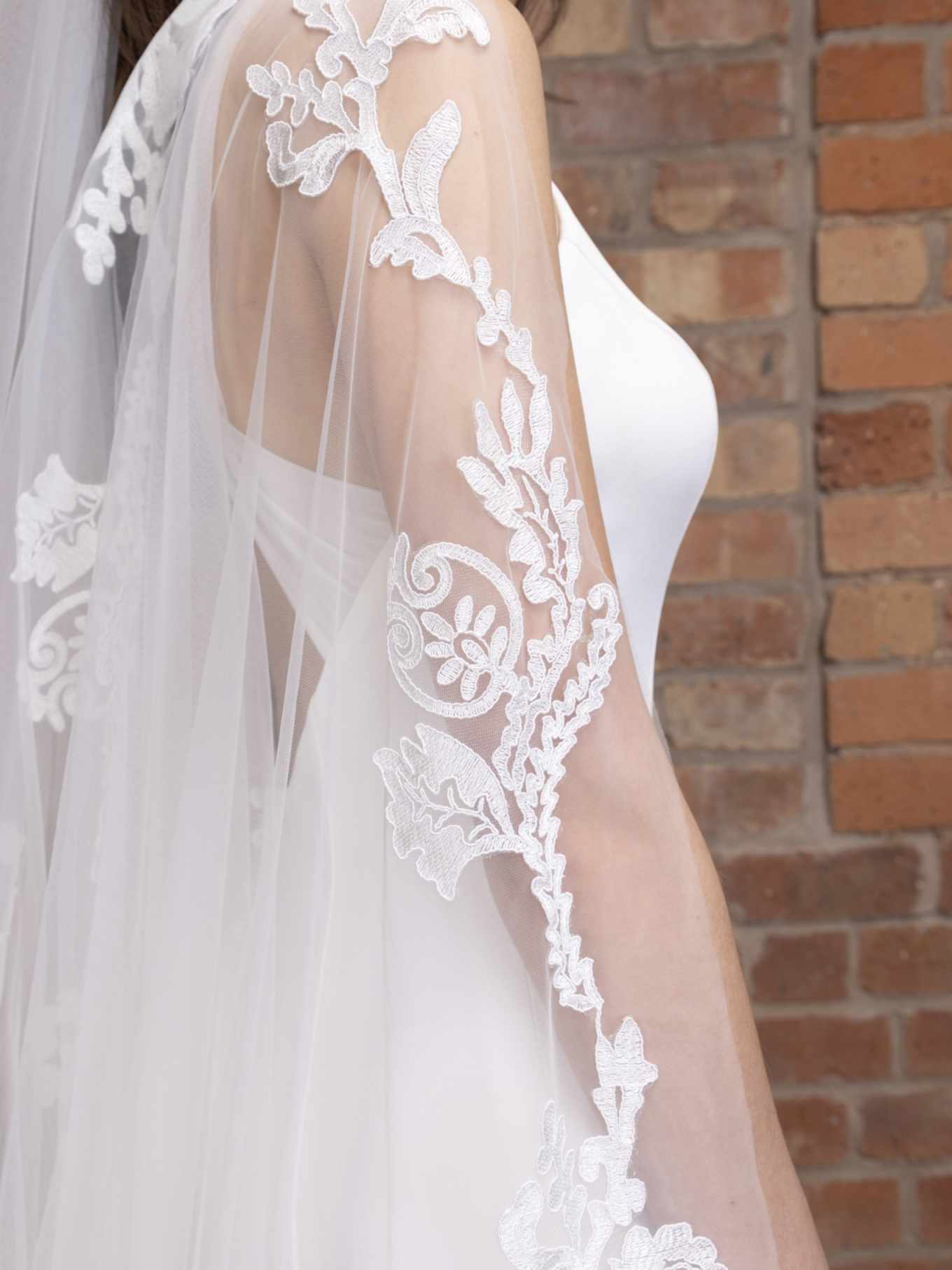 Applique Wedding Veils 3M Tulle One Layer Headdress Cathedral Length Bridal Wedding Accessories Customized Long Veil With Comb V3019