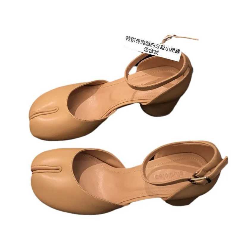 Fashion Tabi Ninja Shoes WomenRound Split Toe Shallow Thick Heel Sandals Single Mid Heel Mary Janes Shoes Female Pumps Z250520