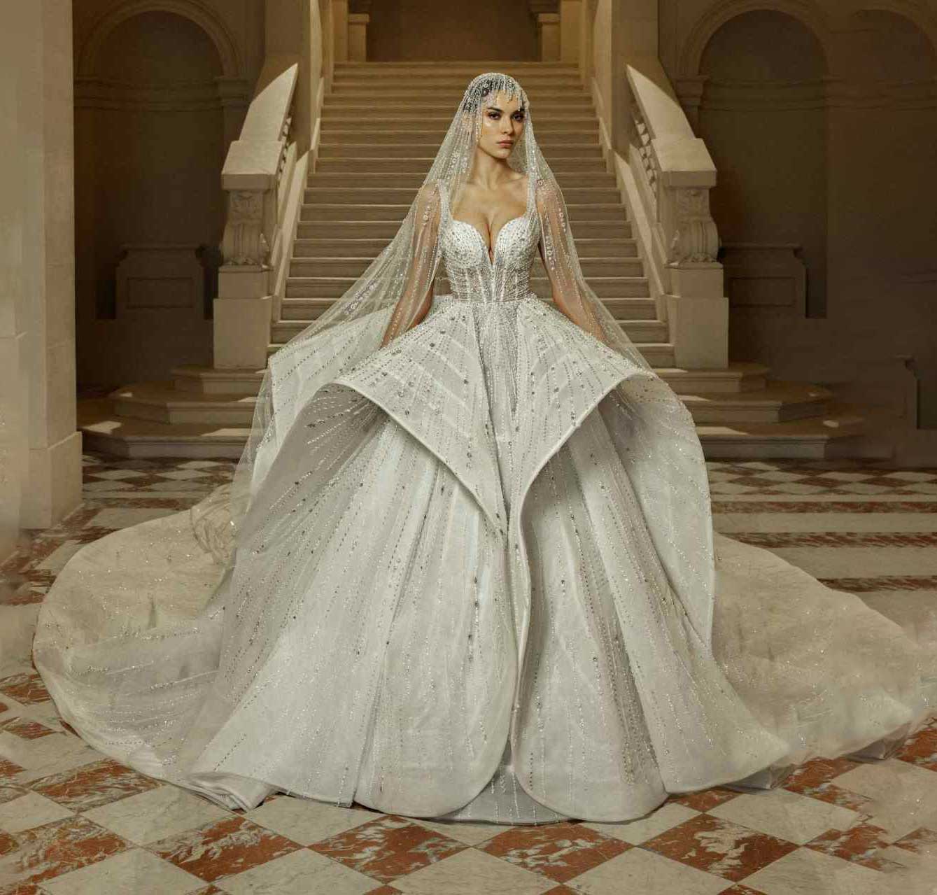 Classic Wedding Dresses Ball Gown Shine Lace Appliques Sexy Bridal Gowns Sequins Lace Royal Tail vestidos de fiesta Customized Plus Size