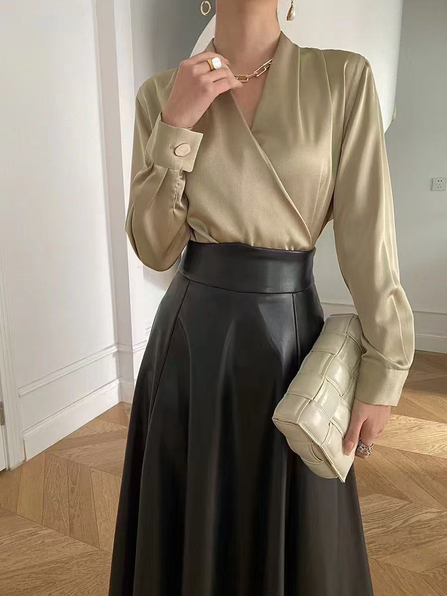 Artificial Silk Women's Short-Sleeved Shirt for Sophisticated Style