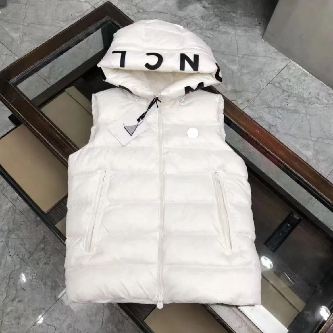 Mens Vests Designer Down Vest Have NFC French Puffer Vest Womens Gilet Bomber Coats Embroidered Chest Badge With Letters Body Warmer Outerwear Windbreaker Jackets