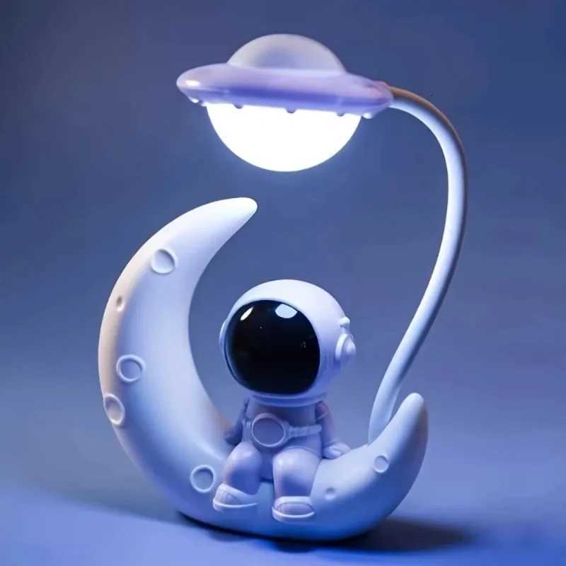 Moon Astronaut Nightlight LED Small Desk Lamp for Bedroom Decoration Christmas Gift M251114