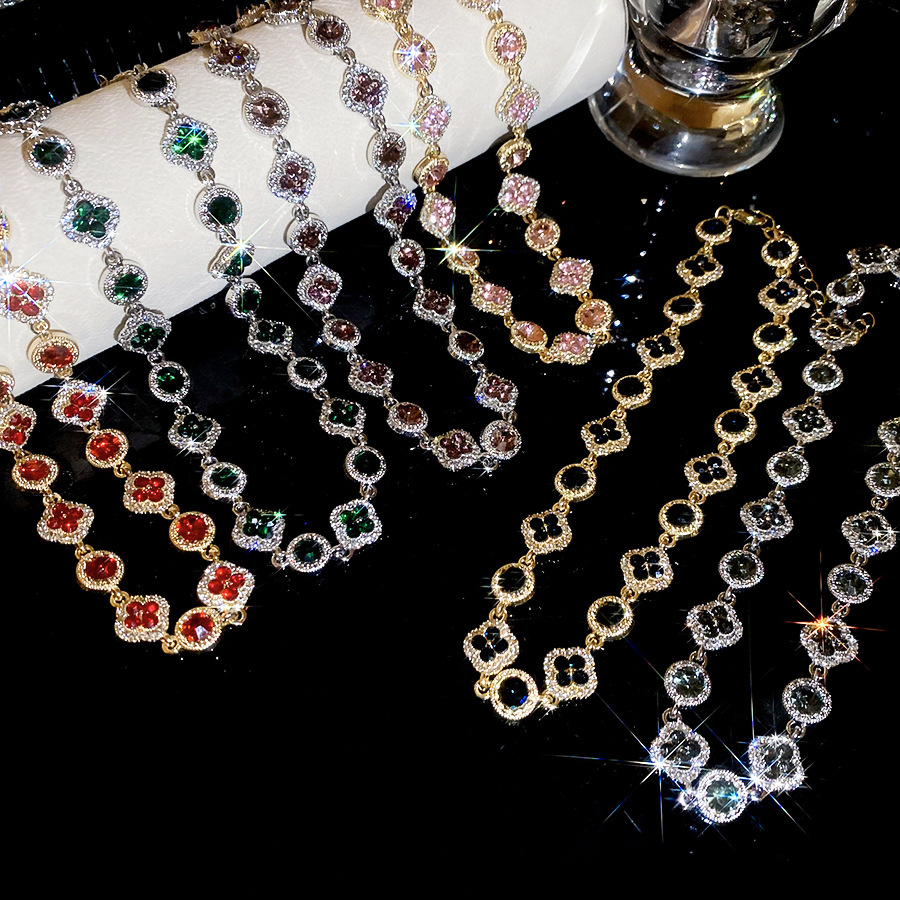 Vintage Inlaid Diamond Round Flower Necklace Light Luxury Niche High-end Clavicle Chain Exquisite Elegant Commuter Choker - view 9