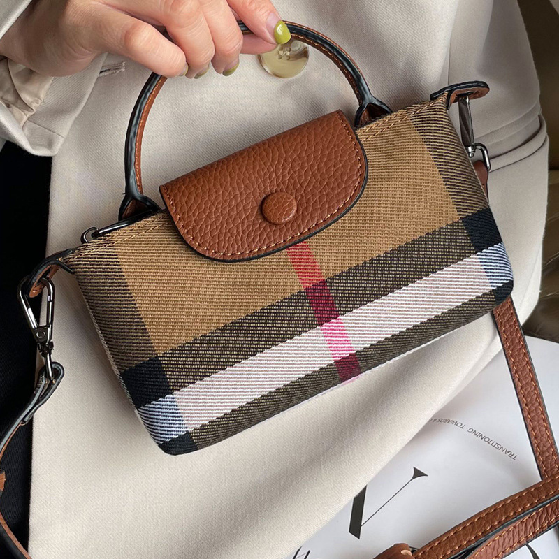 Women's small bag 2025 new style all-match cross body small bag with texture internet celebrity explosion model high-end sense mobile phone bag