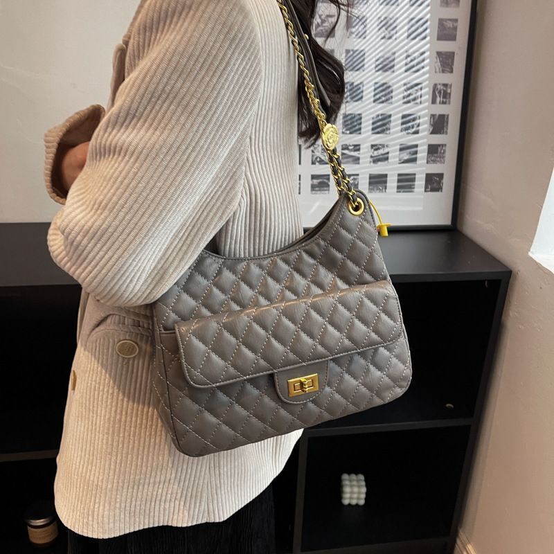 Autumn And Winter New Fashion Women Metal Chain Shoulder Underarm Bag Bags