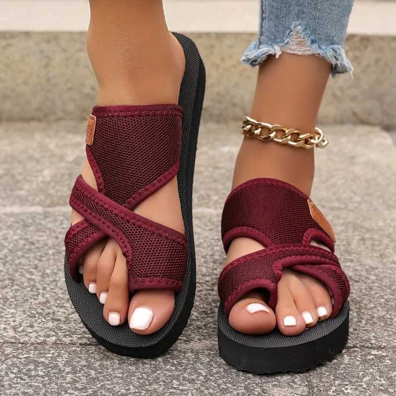 Womens sliders 2025 trend flat thong sandals fashion outdoor beach sandals summer new platform casual sliders womens sliders W250414