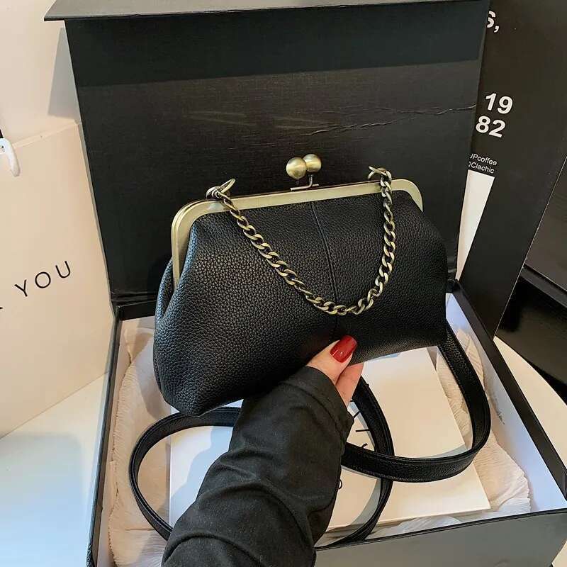 Vintage Shell Clip Shoulder Bag Lichee Pattern Frame Handbags Chains Sg Crossbody Bags For Women Kisslock Coin Lipstick Purse