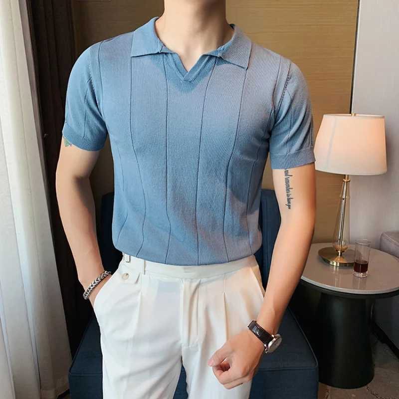 2024 Summer High end British Leisure Business Ruffian Handsome Minimalist V-neck Pit Striped Ice Silk Knitted Mens Polo Shirt W250414
