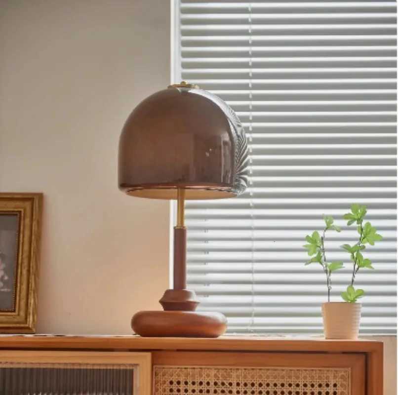 Modern Popular Antique Style Glass Desk Lamp Light Luxury High End Feeling Bedside Living Room Retro Desk Lamp M251114