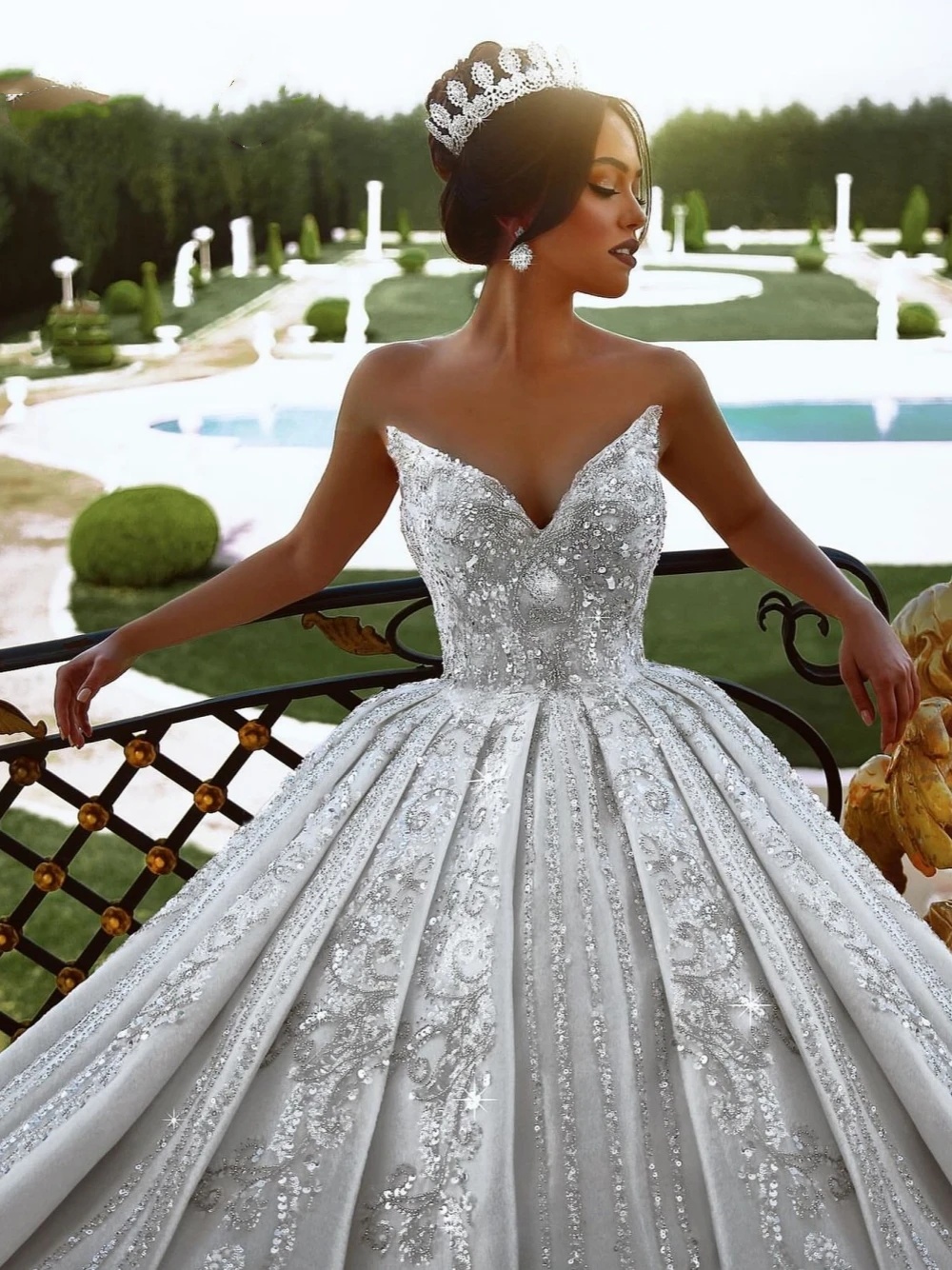 Gorgeous Ball Gown Wedding Dress Sweetheart Neck Sleeveless Bridal Gowns Sequins Lace Sweep Train Dresses Custom Made vestidos de novia