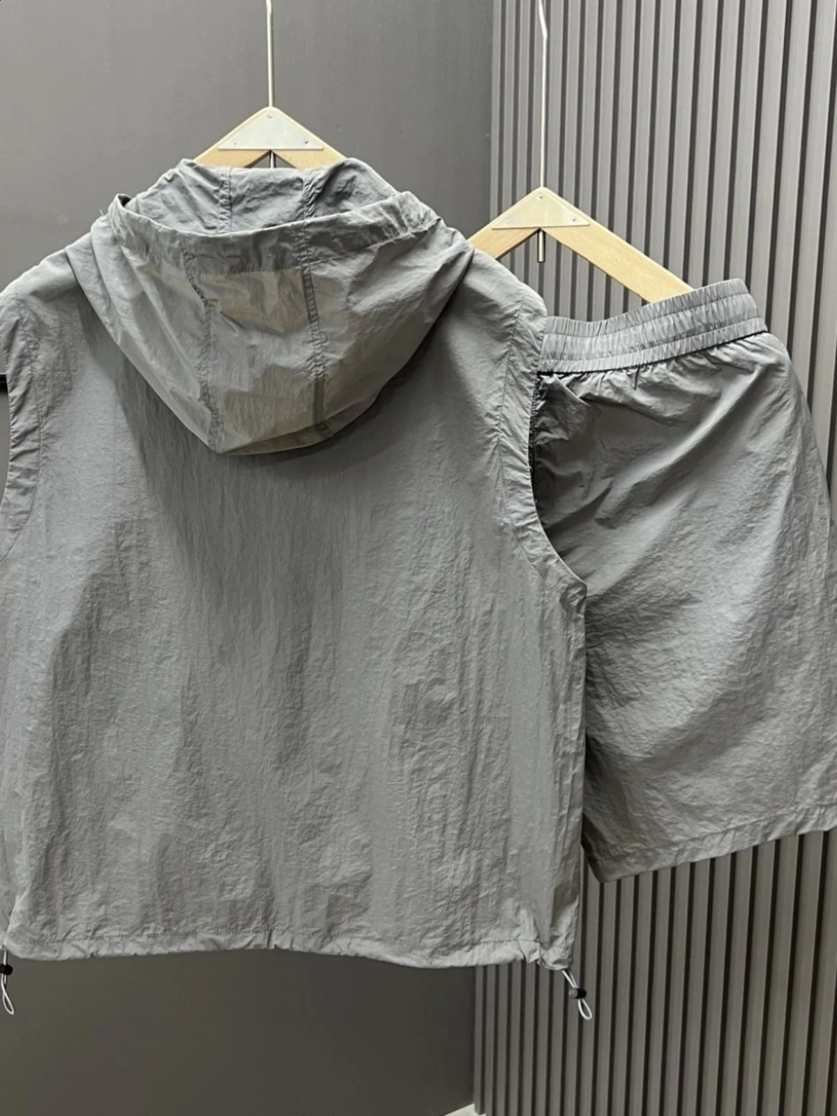 Casual Hooded Sleeveless Suit Mens Summer Workwear Thin Loose Fashion Couple Sleeveless Waistcoat Shorts Two-Piece Set 250411