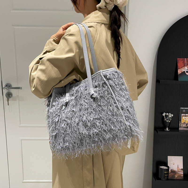 Trendy Tassel Bag for Women Large Capacity Ladies Shoulder Bag Fashionable Commuter Bag Trendy Student Bag Tote Bag H251114