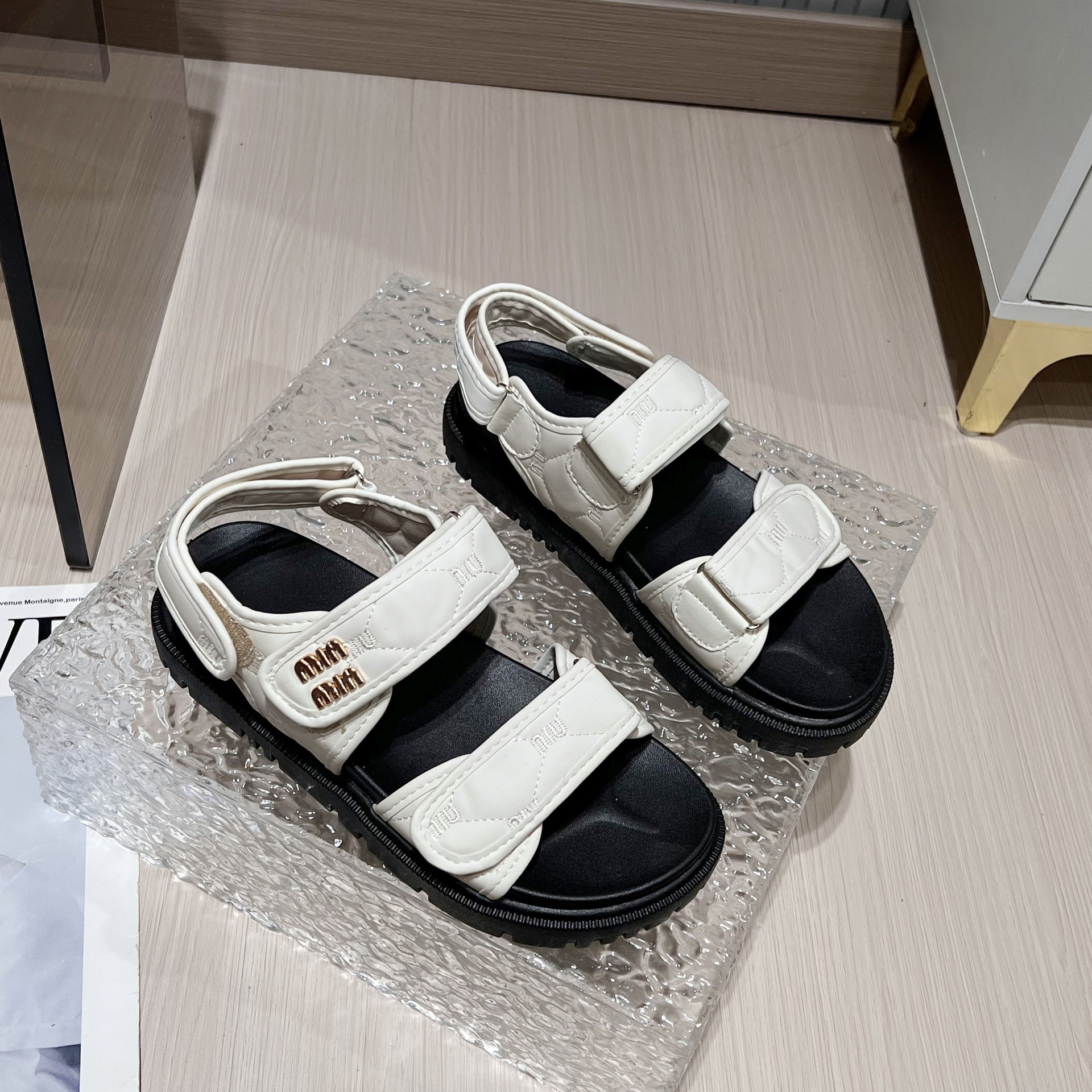 Free Shipping Summer Beach 2025 New Design Fashion Sandals for Women Soft Sole Comfortable slides shoes size 35-40