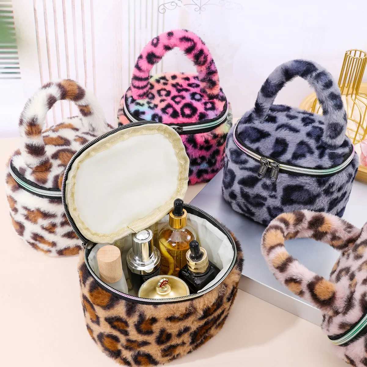 Imitati Leopard Pattern Plush Makeup Bag Travel Portable Toilet Storage Bag Womens Handbag Lipstick Makeup BagXJ250415