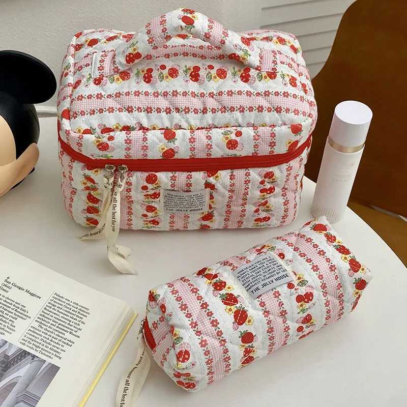 Fi Red Flower Strberry Makeup Quilted Bag Womens Large Capacity Cosmetics Storage Bag Handbag Womens Brush BoxXJ250415