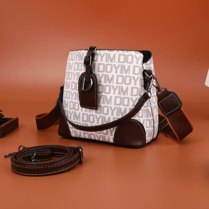 New Light Fashion Women's Bucket Senior Sense Of Foreign Style Niche Single Shoulder Crossbody Bag