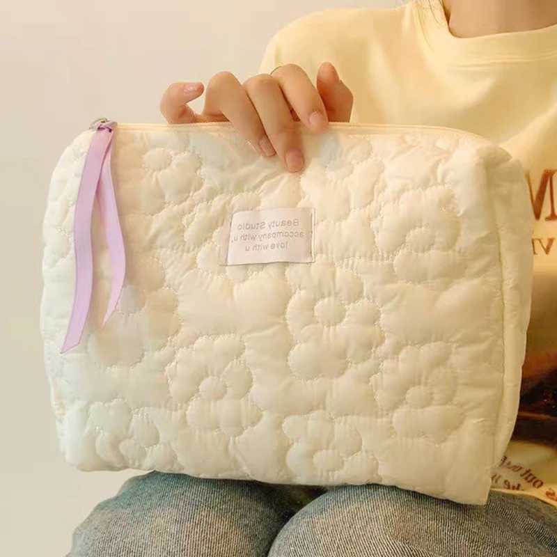 Soft floral pattern makeup bag portable makeup packaging display and storage organizer large capacity womens travel W bagXJ250415