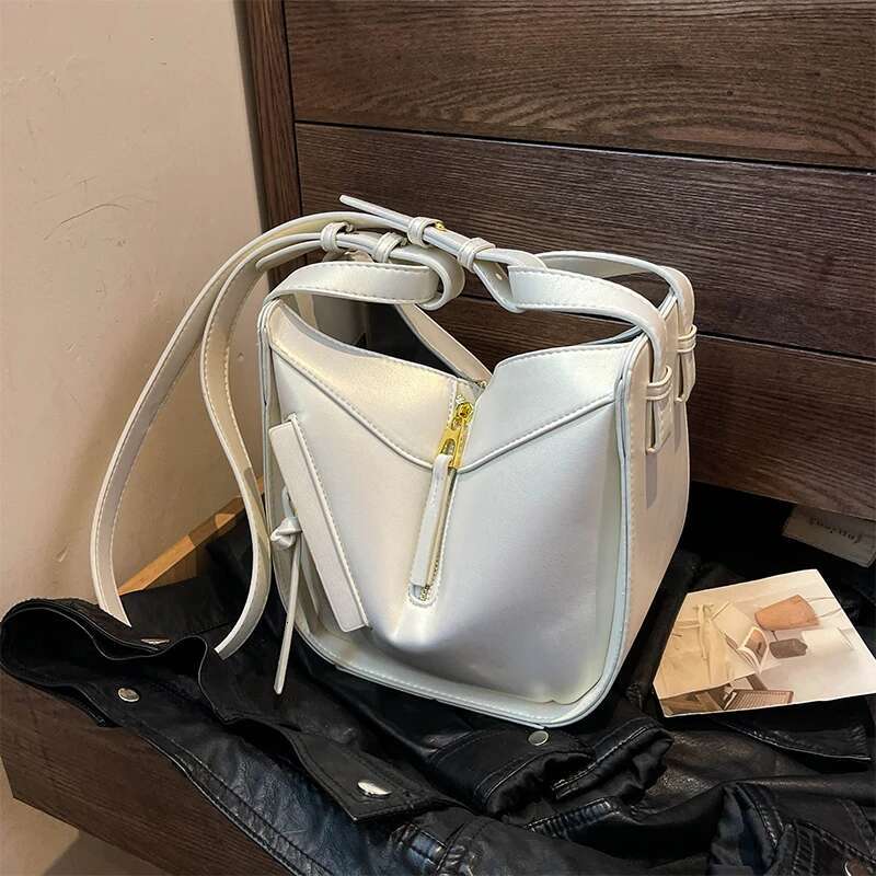 Texture Women's Single Shoulder Underarm Niche Casual Versatile Lock Crossbody Advanced Design Solid Color Bag
