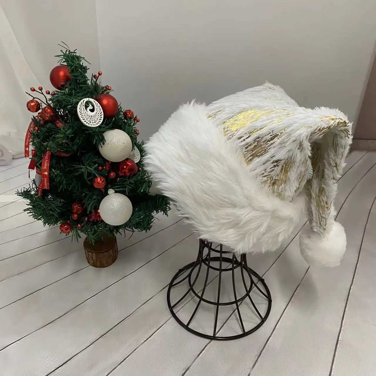 Plush Hat for Adult Bronzing Striped Fur-Brimmed Party Atmosphere Xmas Costume Pompom Santa 30x45cm Y251115