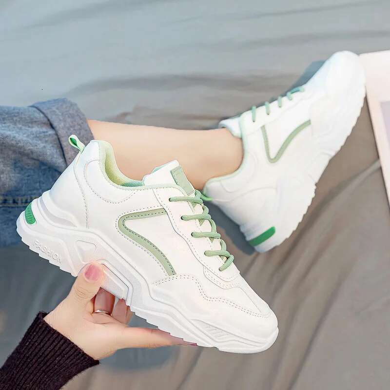 2025 New Women's Thick Bottom Sports Breathable Designer Fashion Outdoor Running Shoes