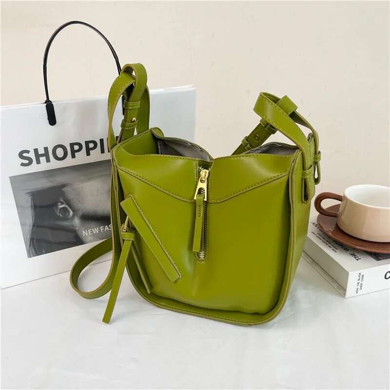PU Hasp 2024 High Quality Women's Crossbody Solid Color Versatile Fashion Bucket Shoulder Bag Soft Trendy Designer Handbag