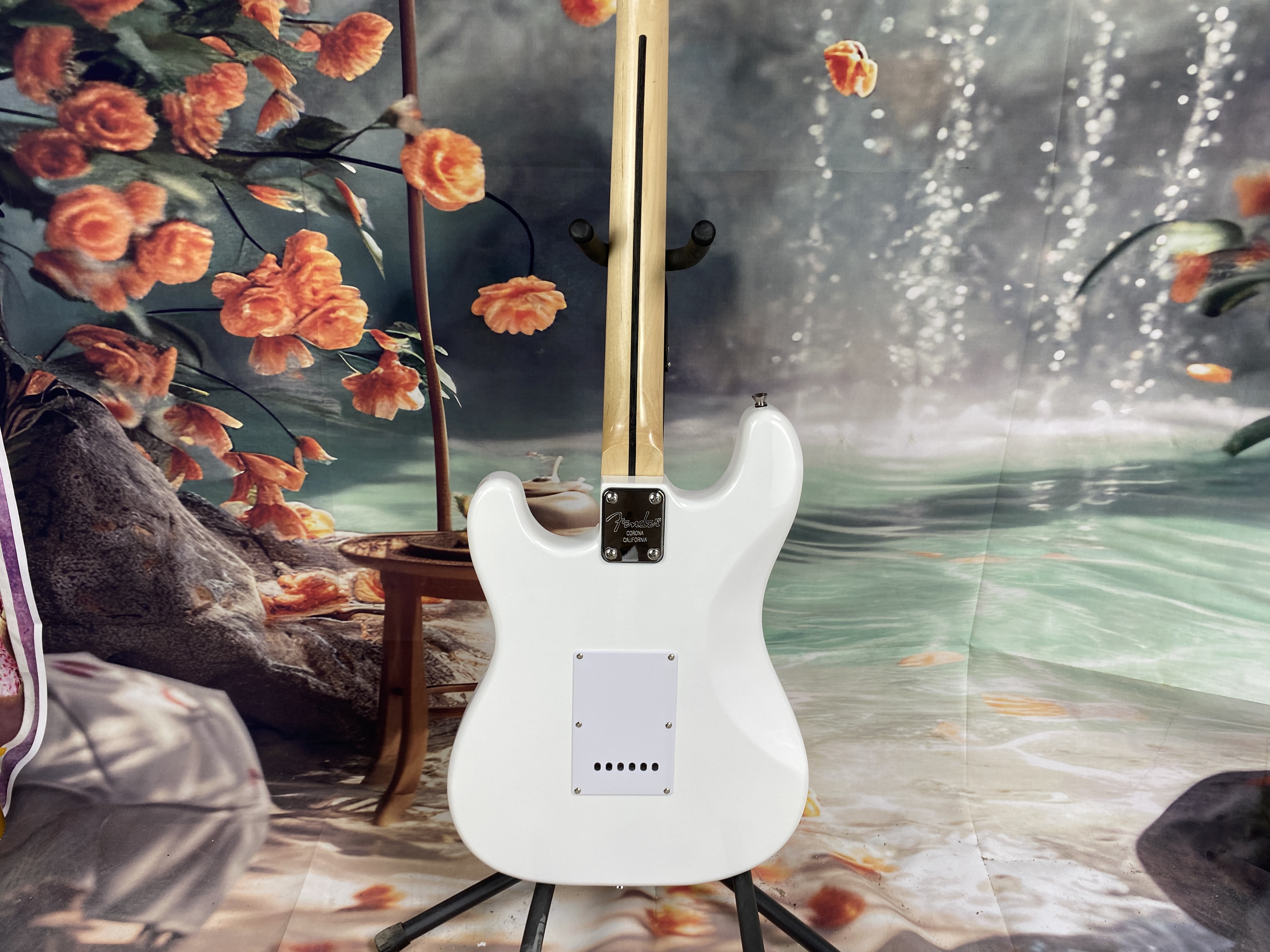 White ST Electric Guitar 22 frets 6 string Quality Assurance basswood body Maple neck Real photo