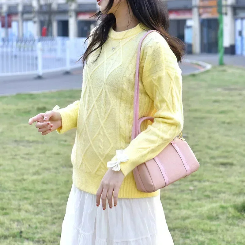 Womens bag simple and fashionable Versatile single shoulder cylindrical bag fresh sweet hand pillow bag cross body bag 250410