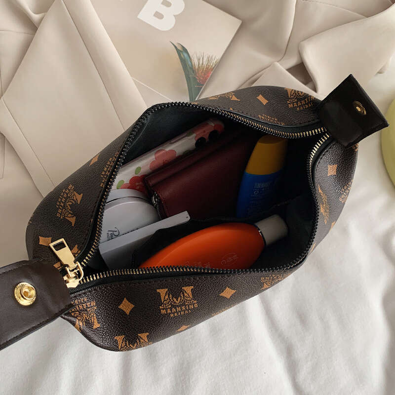 Makeup high appearance outings, 2024 new print, convenient travel, large capacity skincare storage bag for carrying with you