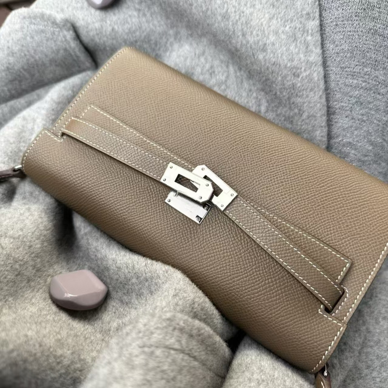 Womens Real Leather Clutch Bags Silver Buckle Designer Phone Pouch Makeup Bag Elegant Magazines Purses Handbags Envelope Clutch Shoulder Bag Crossbody Wallet 3452