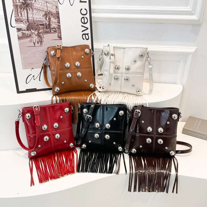 Ladies Large Capacity Crossbody Retro Tassel Handbag High Quality Rivet Shoulder Fashionable Versatile Women' Bag