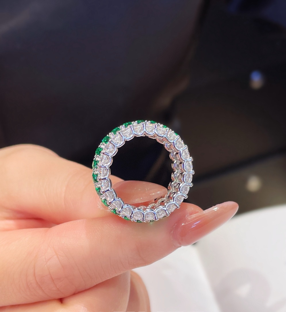 2025 Brand Sparkling Wedding Rings Luxury Jewelry 925 Sterling Silver Fill Oval Cut Emerald Zircon CZ Diamond Designer Party Elegant Women Engagement 