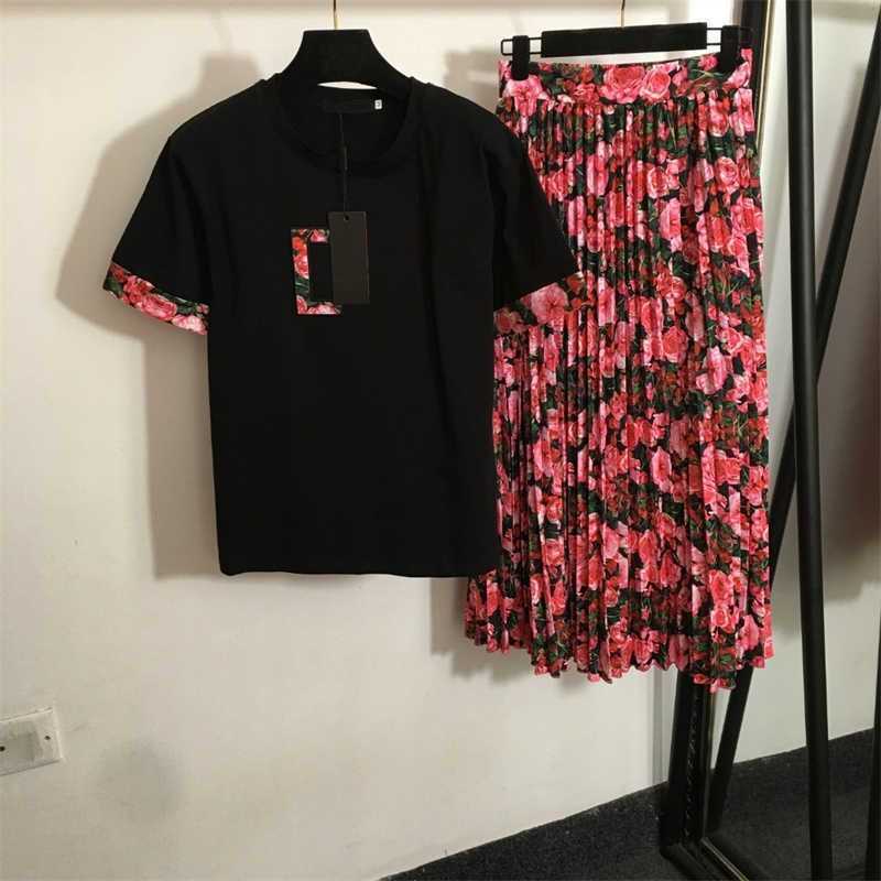 Luxury Designer Skirt Set for Women Summer 2 Piece Outfit Flower skirts Pleated Skirt & T Shirt Red rose flower print Elegant Brand Skirt Set Clothing