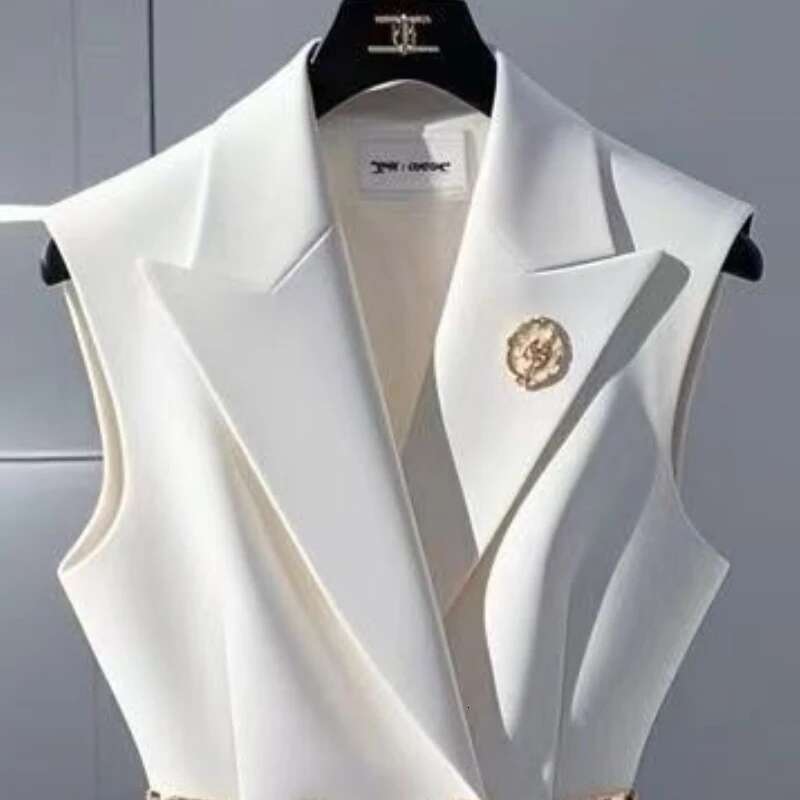 Small Fragrance White Suit Vest Coat Women Design Bright Light Decorate Slim Waist Double Breasted Waistcoats Spring 197H