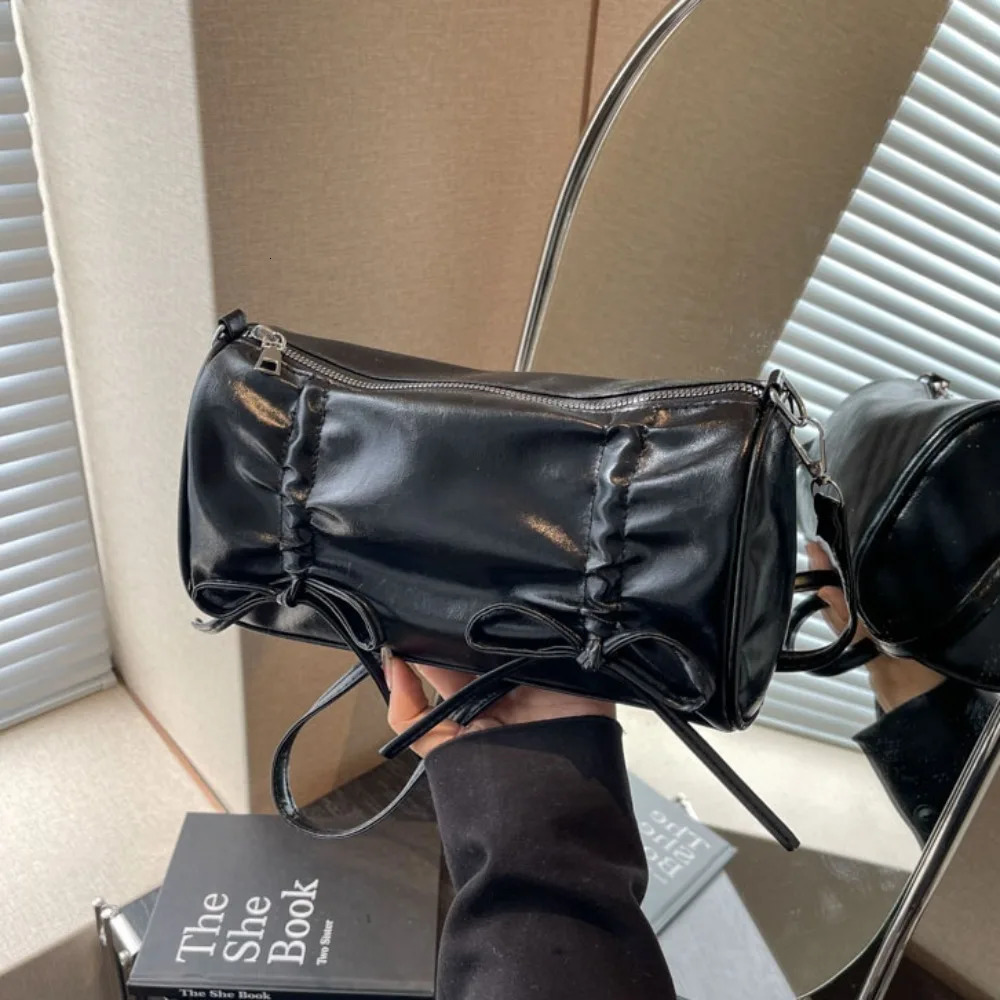 Home>Products>Fashion Butterfly Pillow Bag>Shoulder Bag>Leisure Messenger Bag>Leisure Messenger Bag 250410