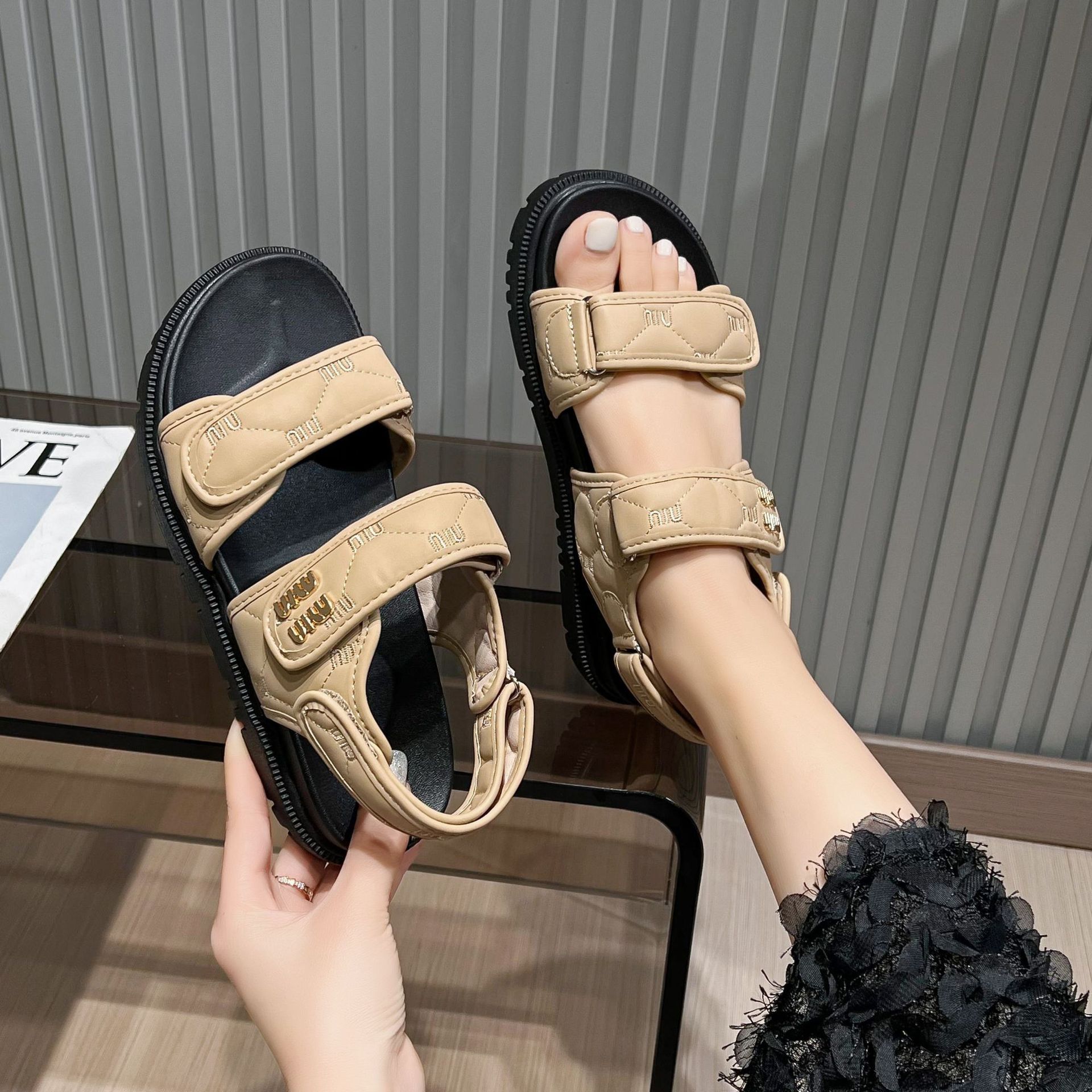 Free Shipping Summer Beach 2025 New Design Fashion Sandals for Women Soft Sole Comfortable slides shoes size 35-40 Hot Sale