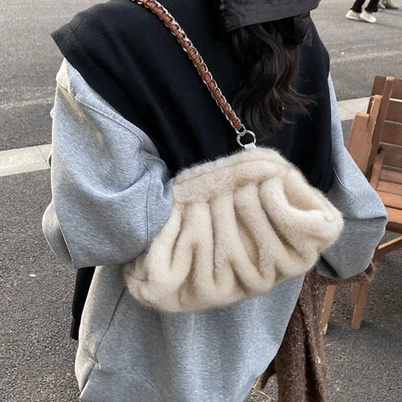 Designer Pleated Design Faux Fur Shoder Bags For Wen 2025 Luxury Designer Purses And Handbags Winter Warm Soft Plush Y251114