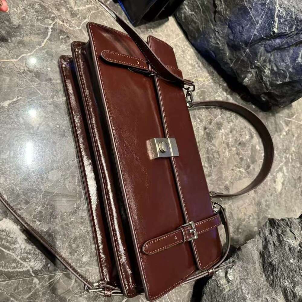 Mm Women's Bags Head Layer Oil Wax Cowhide Mailman Briefcase Leather Armpit Shoulder Crossbody Organ Flip Lock Bag