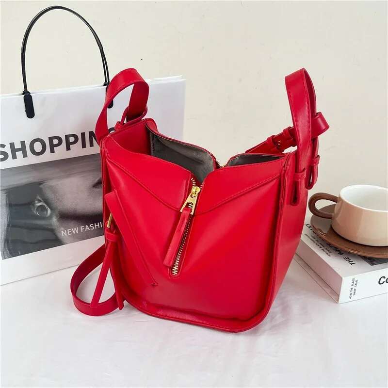 PU Hasp 2024 High Quality Women's Crossbody Solid Color Versatile Fashion Bucket Shoulder Bag Soft Trendy Designer Handbag