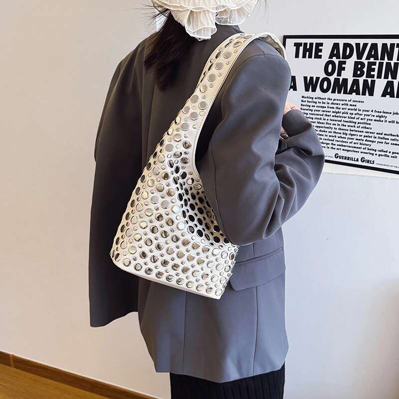 Trendy Punk Round Bucket Shiny Rivet Handbag Shoulder Bags Women Fashion Large Capacity Underarm Bag