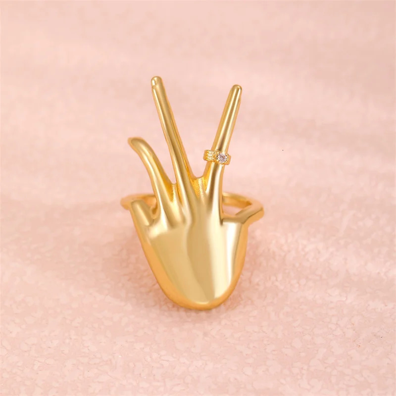 2024 Metal Palm Hip Hop Exaggerated Hand Shaped Ring For Women Girls Fashion Party jewelry accessories 250414