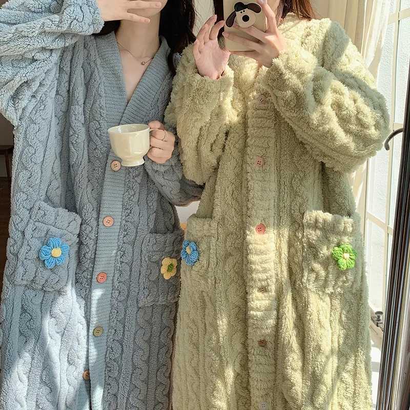 Robe Flannel Womens Home Gowns Winter Warm Bathrobe Cute Sleepwear Winter Kawaii Nightgown Korean Dressing Gown Long Clothes C251115