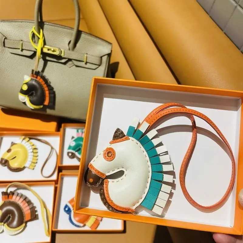 High Quality Leather Zebra Head Hand Sewn Pendant Creative Car Keychain Womens Leather Car Pendant Bag CharmW251114