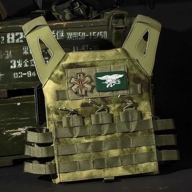 New JPC Tactical Vest Quick Reaction Ontological Vest 1000D Molle Chest Rig Protective Plate Carrier JPC Combat Gear Vests XJ251114