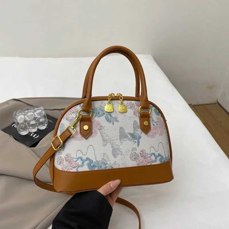 Fashion Forward Handbag For Modern Women Versatile Retro Printing Shoulder Bag Crossbody For A Distinctly Chic AppearanceW251115