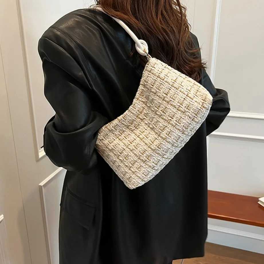 Hobos Woolen Plaid Underarm Bag Dacron Soft New Luxury Designer Handbags Appliques Korean Style Purse Crossbody Bag Party C251115