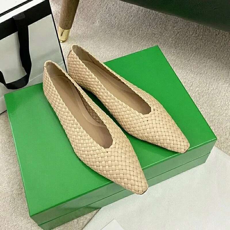 C350 New 2025 Spring Summer Knitted Flat Shoe Cow Leather Women Leisure Flats Comfortable Ladies Pointed Toe V Design Lady Shoes