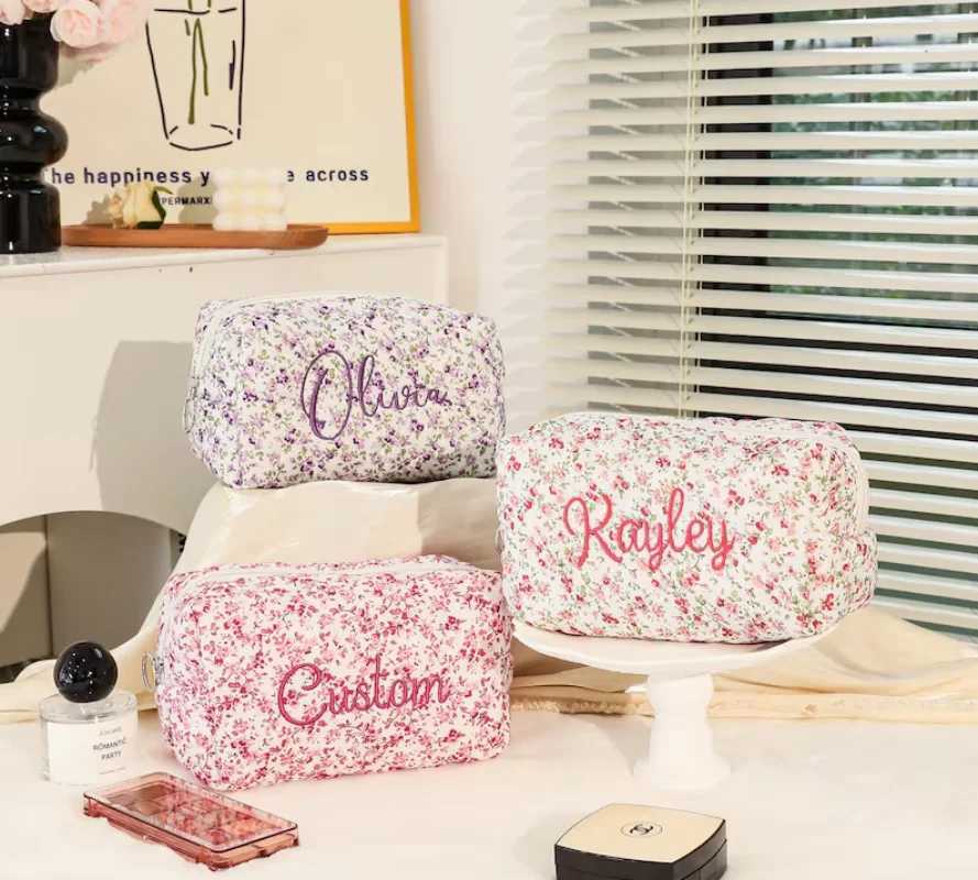 Personalized floral makeup bag for brides custom embroidered name makeup bag girls birthday gift Christmas giftXJ250415